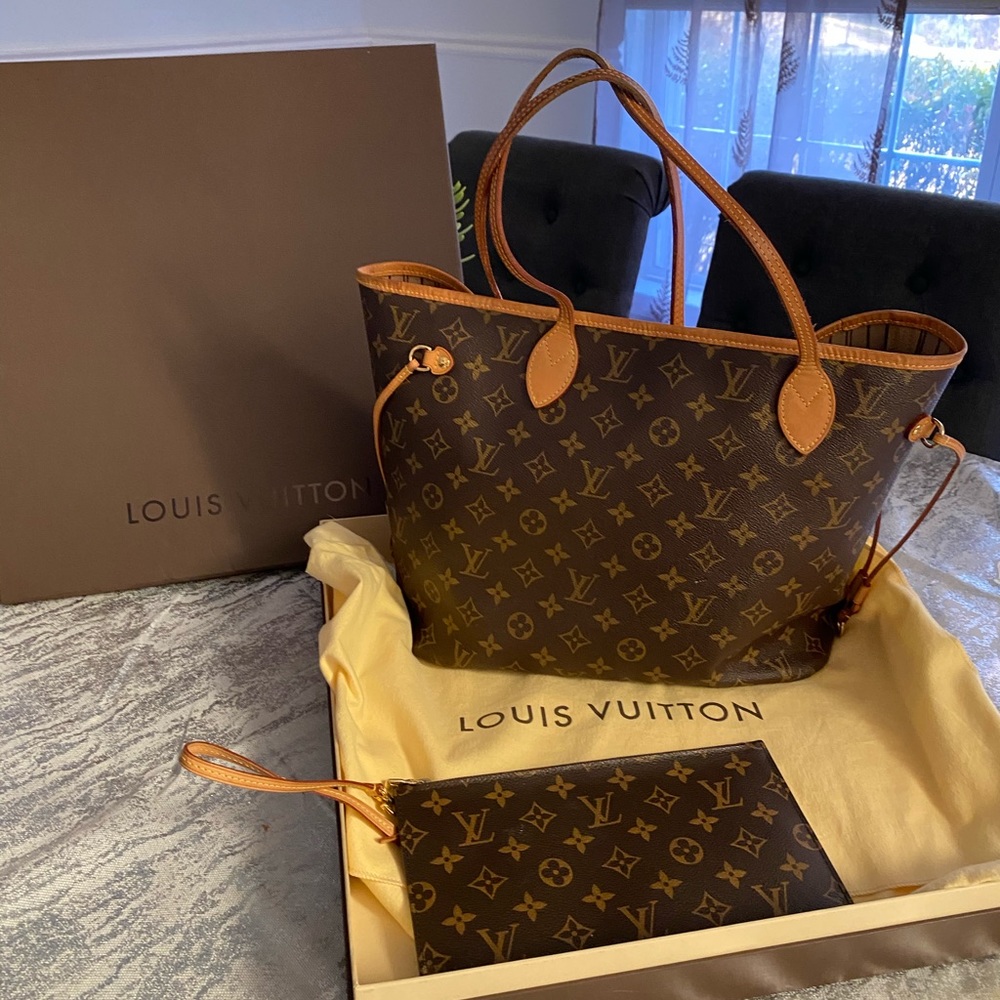 Louis Vuitton Neverfull bag and wristlet